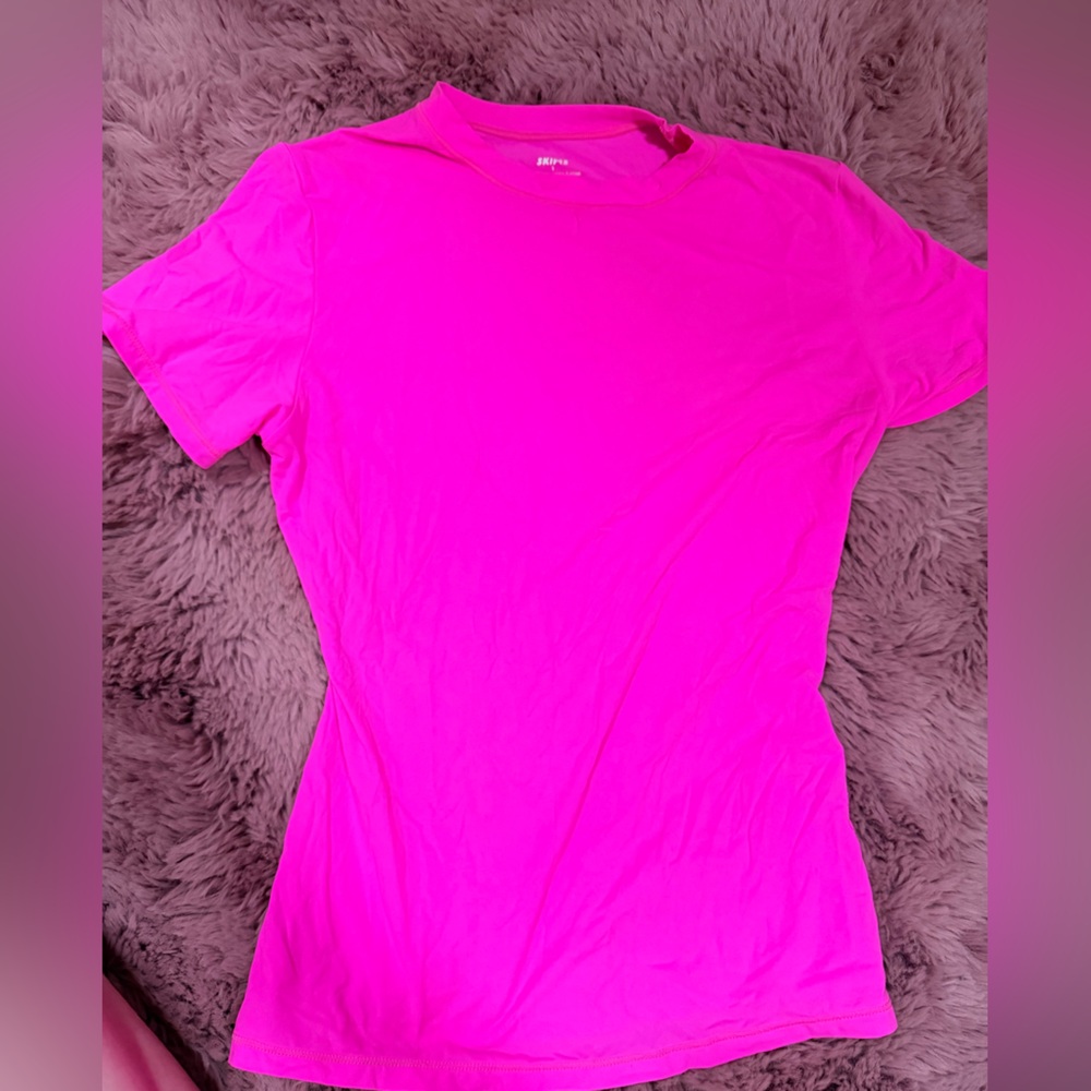 SKIMS Vibrant Pink Short Sleeve Tee